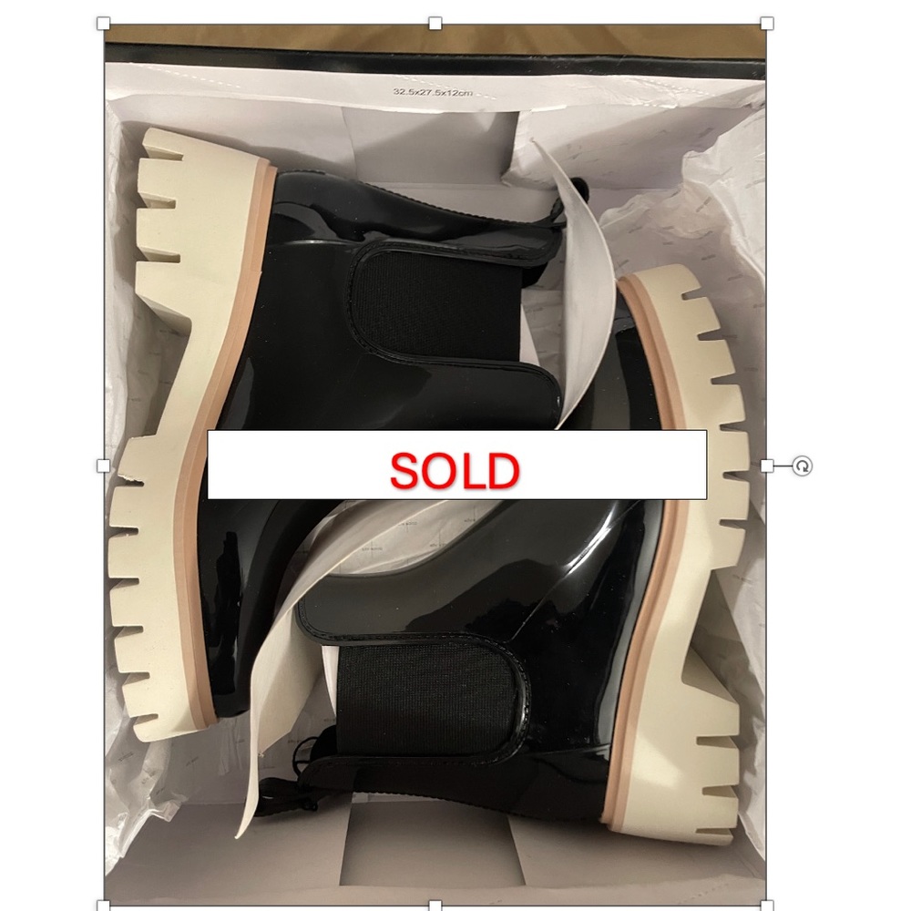Brand New w/ box Dolce Vita stormy rainboots in Onyx patent Stella black
